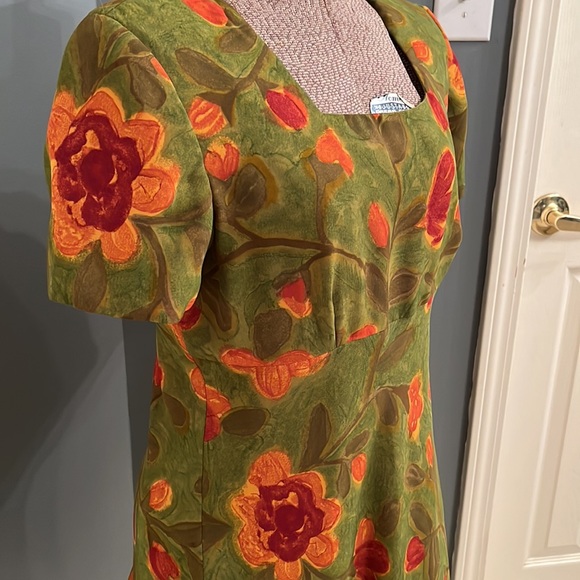 Beautiful dress by Jeffrey and Dara size 12 - Picture 2 of 4